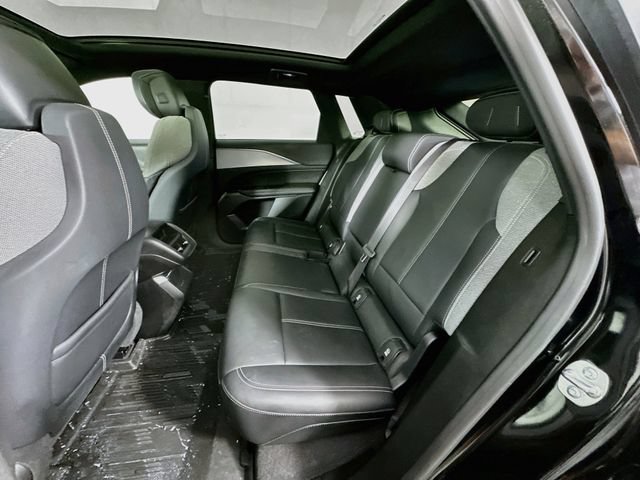 Used 2024 Cadillac Lyriq Tech AWD/4WD image 26