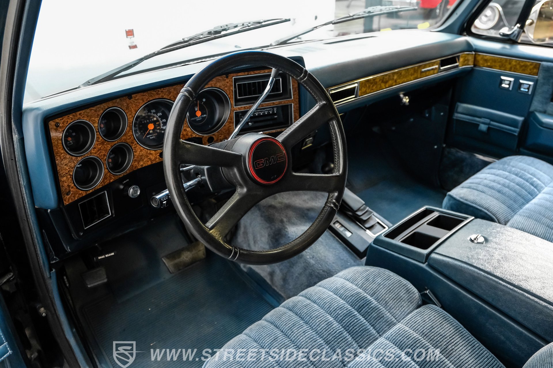 Used 1990 GMC Suburban 4WD image 4