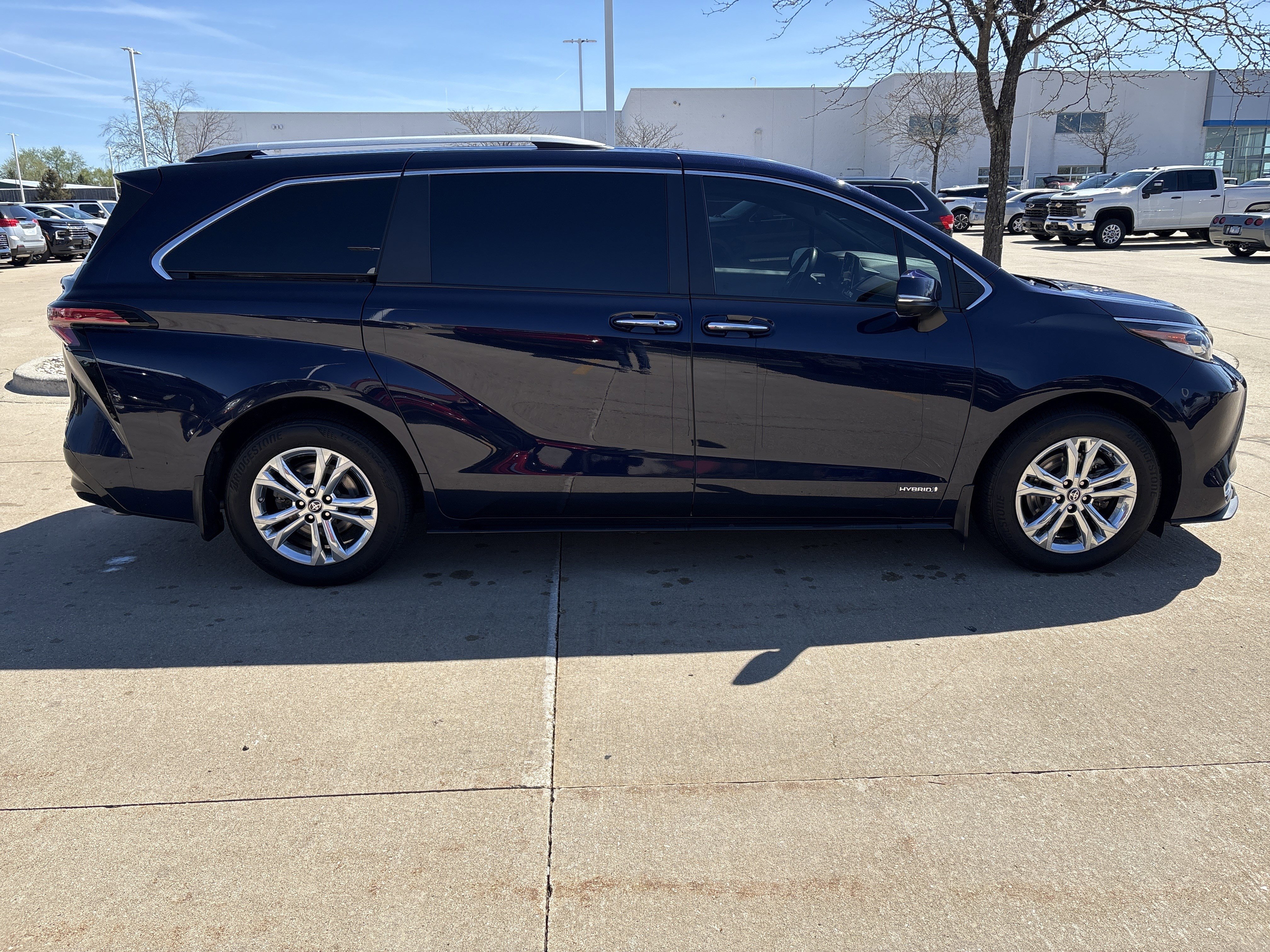 Used 2021 Toyota Sienna Platinum w/ Outdoor Package (TMS) image 8