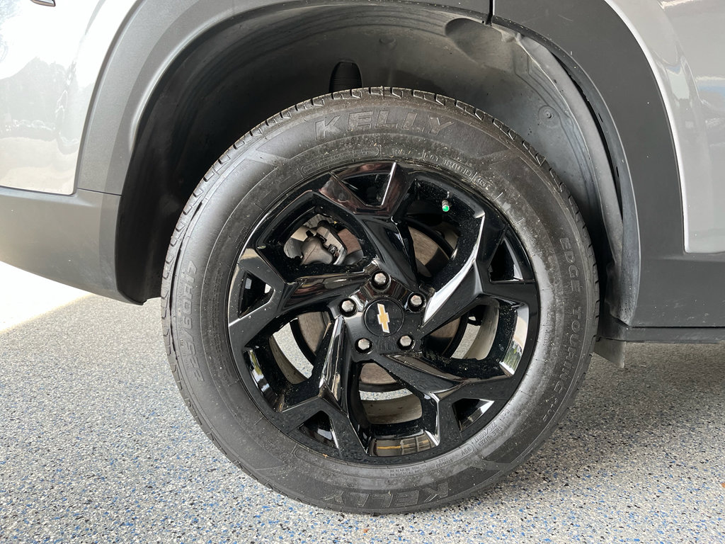 Used 2025 Chevrolet Trax LT w/ Driver Confidence Package FWD image 31