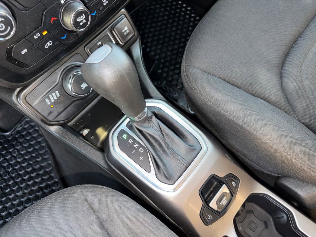 Used 2022 Jeep Renegade Latitude image 24