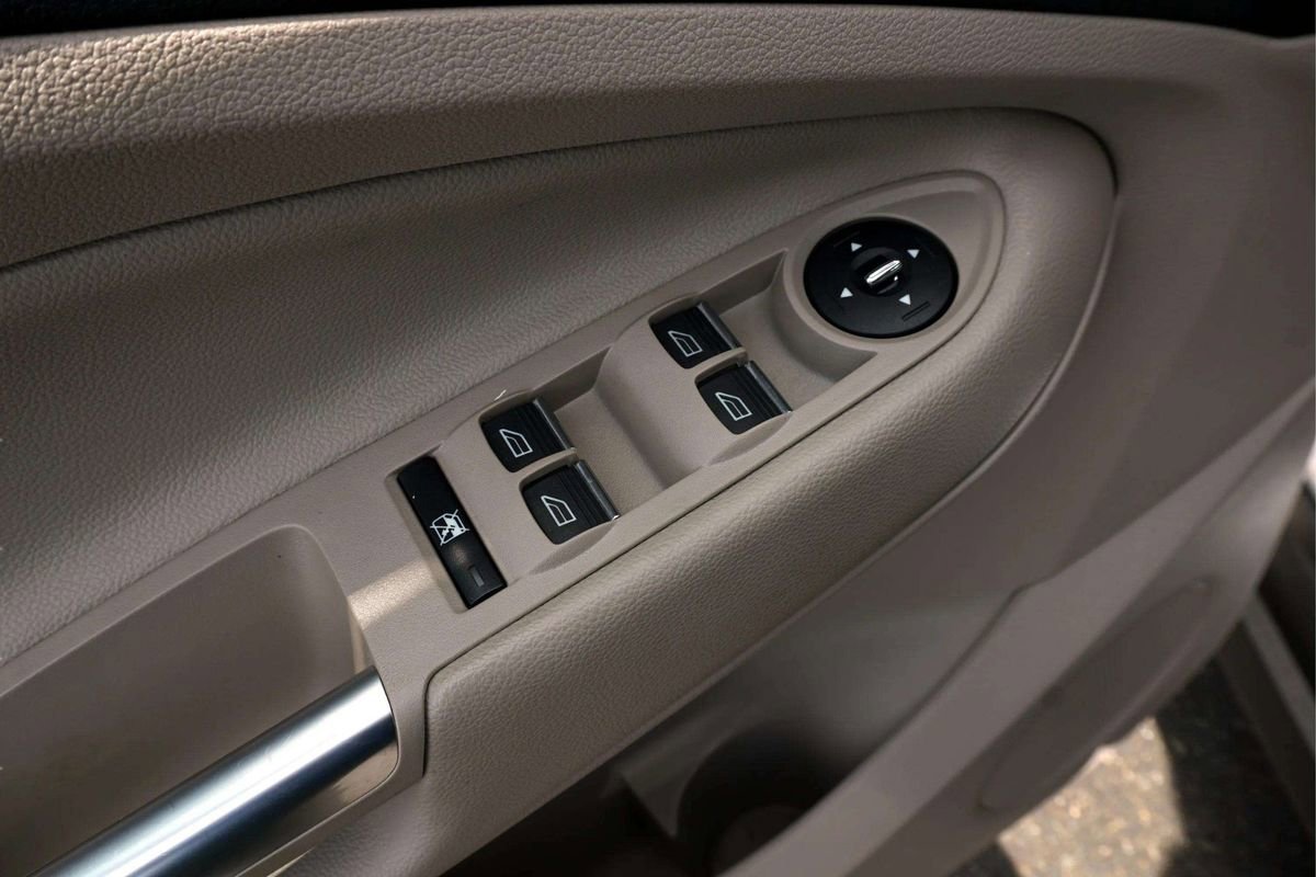 Used 2016 Ford C-MAX SE image 14