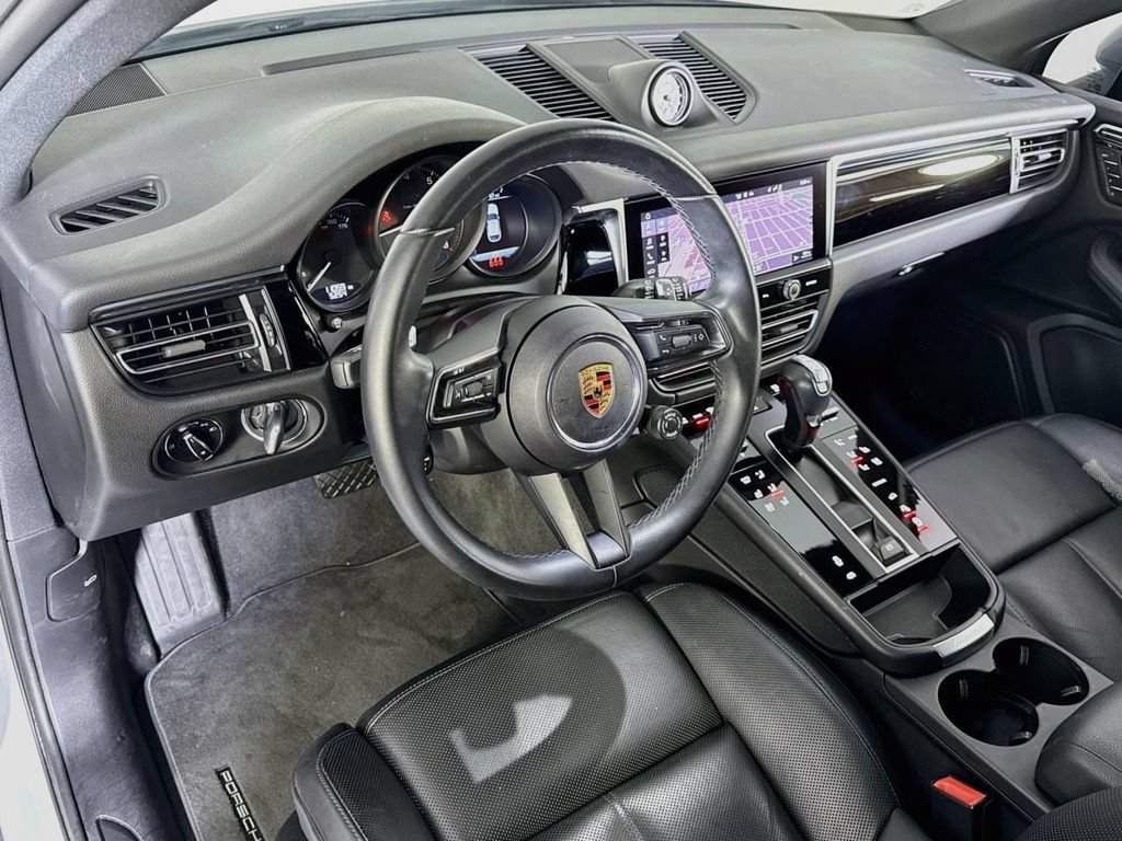 Certified 2024 Porsche Macan AWD/4WD image 4