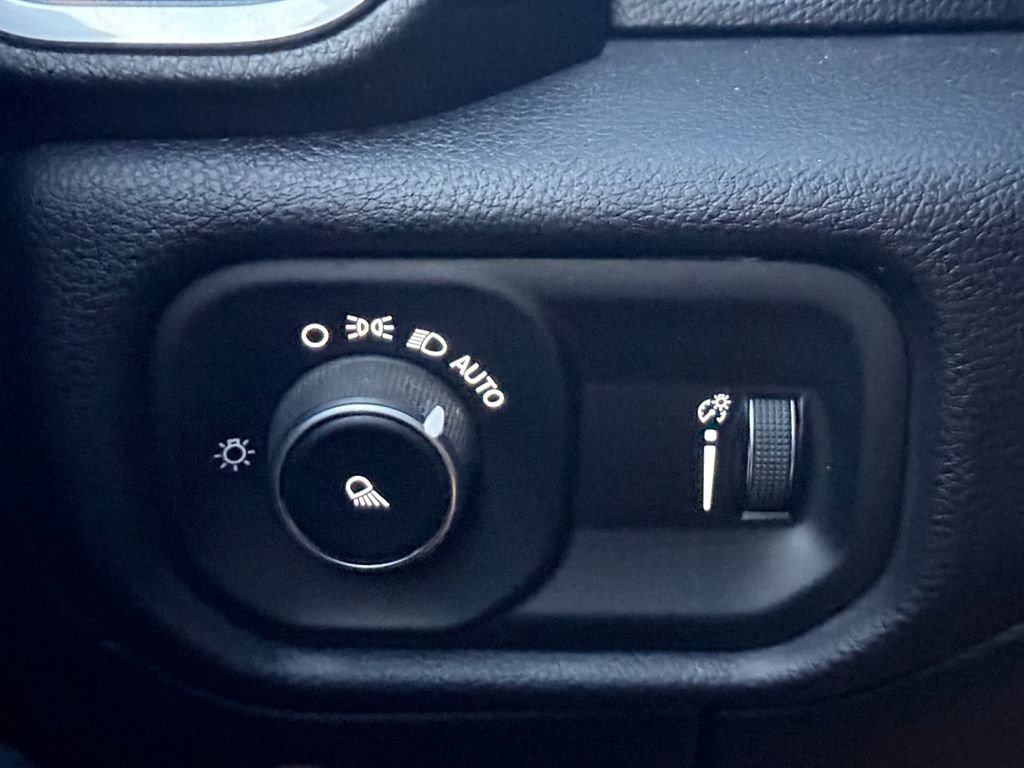 Used 2024 RAM 1500 Laramie image 3