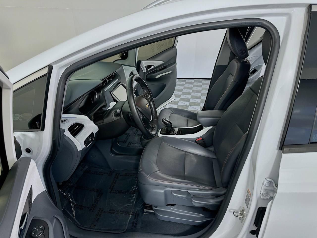 Used 2017 Chevrolet Bolt Premier image 25