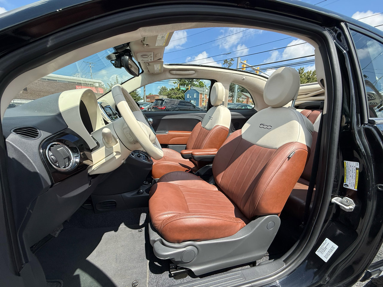 Used 2017 FIAT 500 Lounge image 3