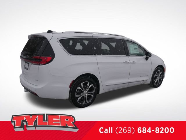 New 2026 Chrysler Pacifica Pinnacle w/ Trailer Tow Group AWD/4WD image 8