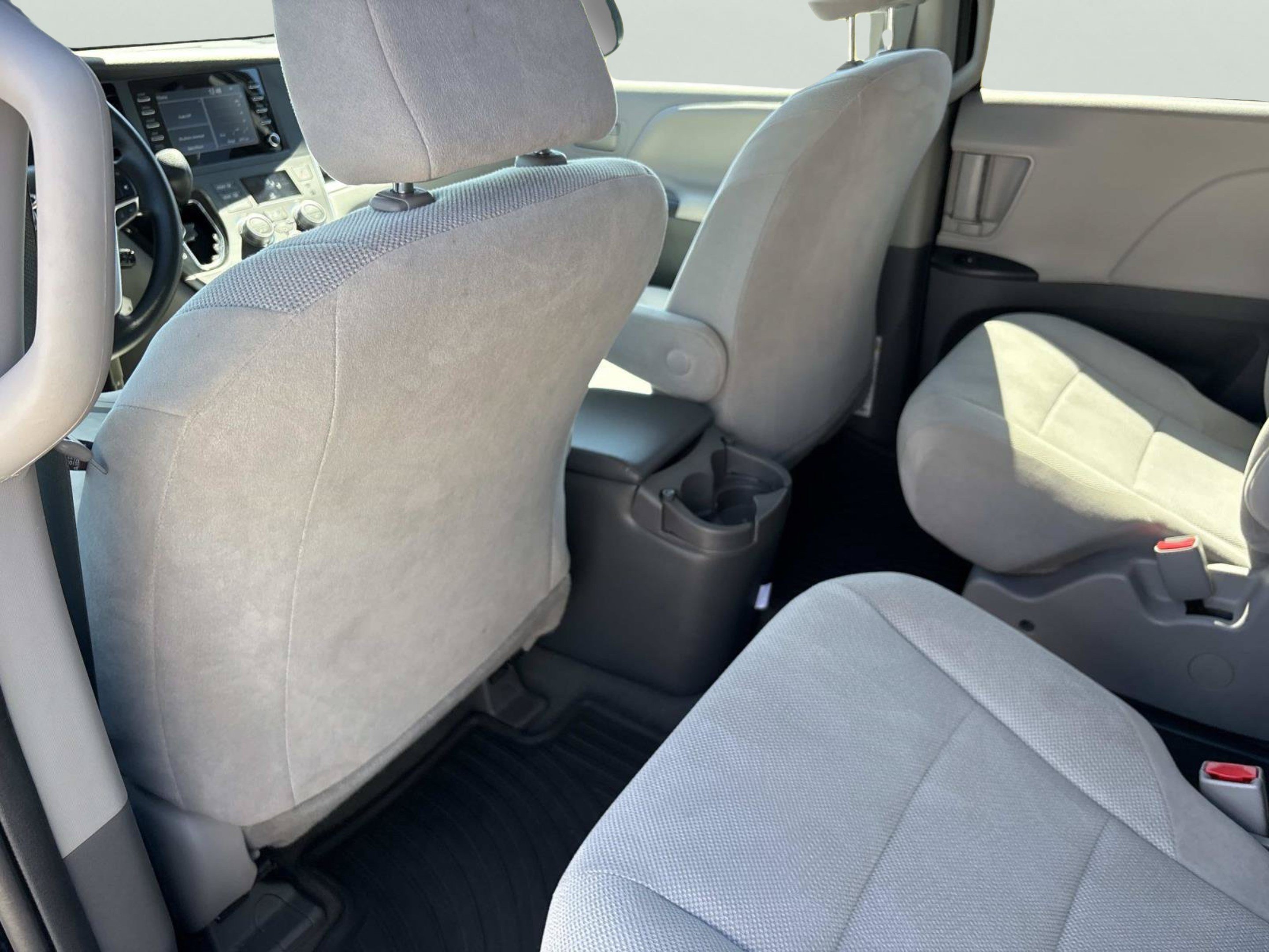 Used 2020 Toyota Sienna L FWD image 13