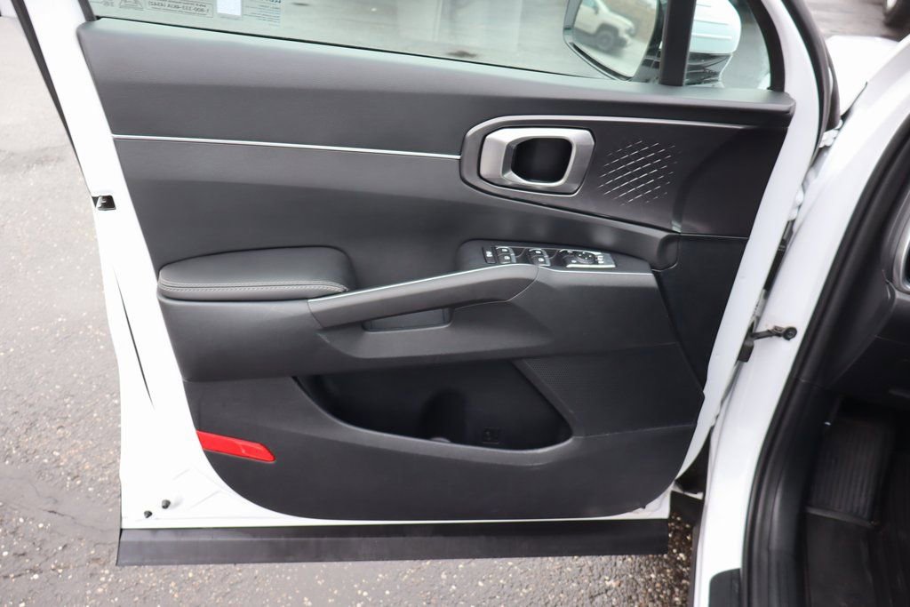 Used 2024 Kia Sorento LX image 25
