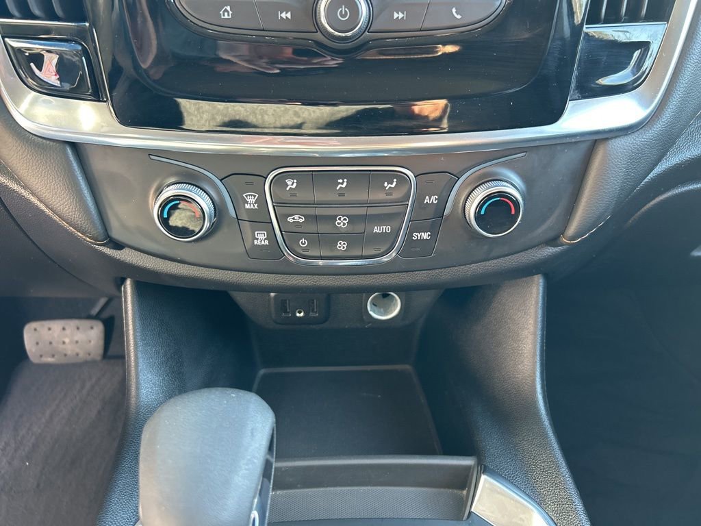 Used 2021 Chevrolet Traverse LT image 15