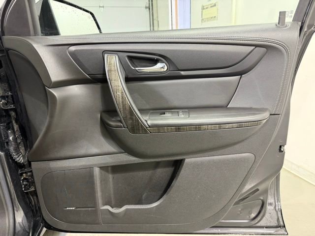 Used 2015 GMC Acadia SLT image 28