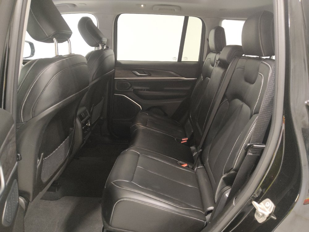 Used 2023 Jeep Grand Cherokee Limited AWD/4WD image 18