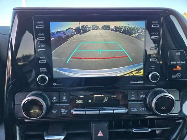 Used 2022 Toyota Highlander L FWD image 14