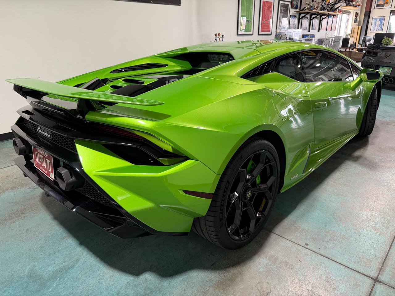Used 2023 Lamborghini Huracan Tecnica RWD image 4