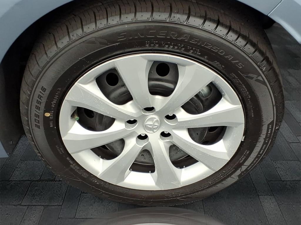 Used 2025 Toyota Corolla LE FWD image 11