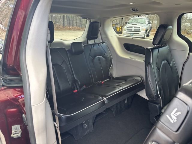 Used 2023 Chrysler Pacifica Limited FWD image 16