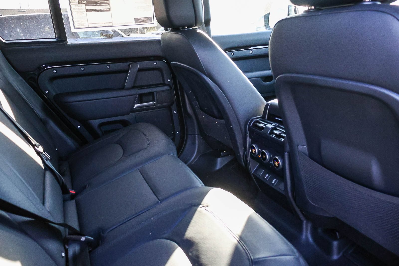 New 2026 Land Rover Defender 110 X-Dynamic SE AWD/4WD image 17