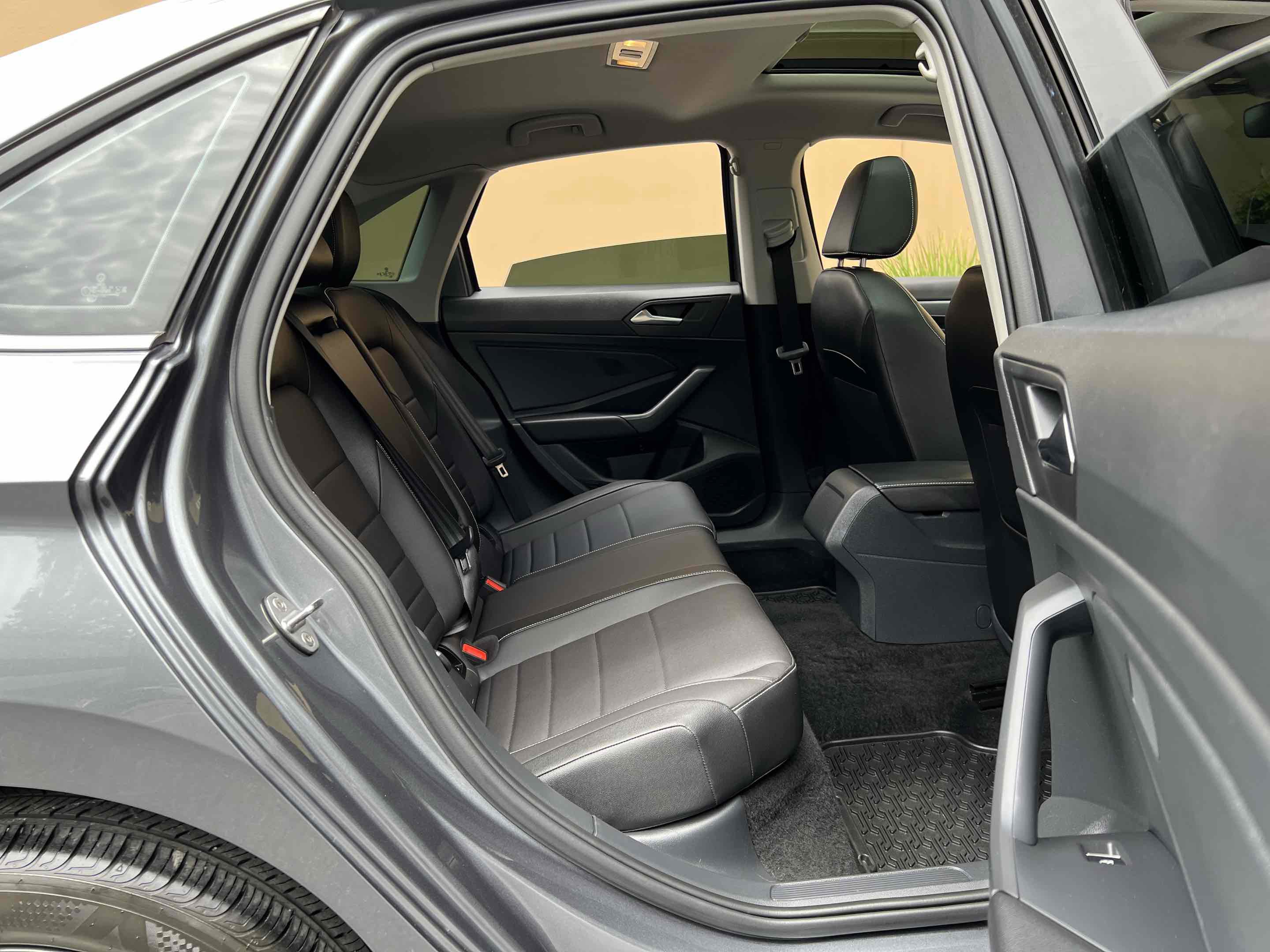 Used 2023 Volkswagen Jetta SE w/ Panoramic Sunroof Package FWD image 27