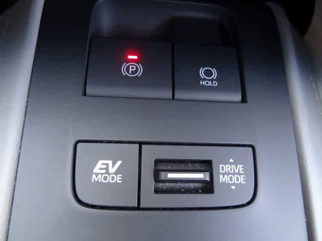 Used 2023 Toyota Venza Limited image 32