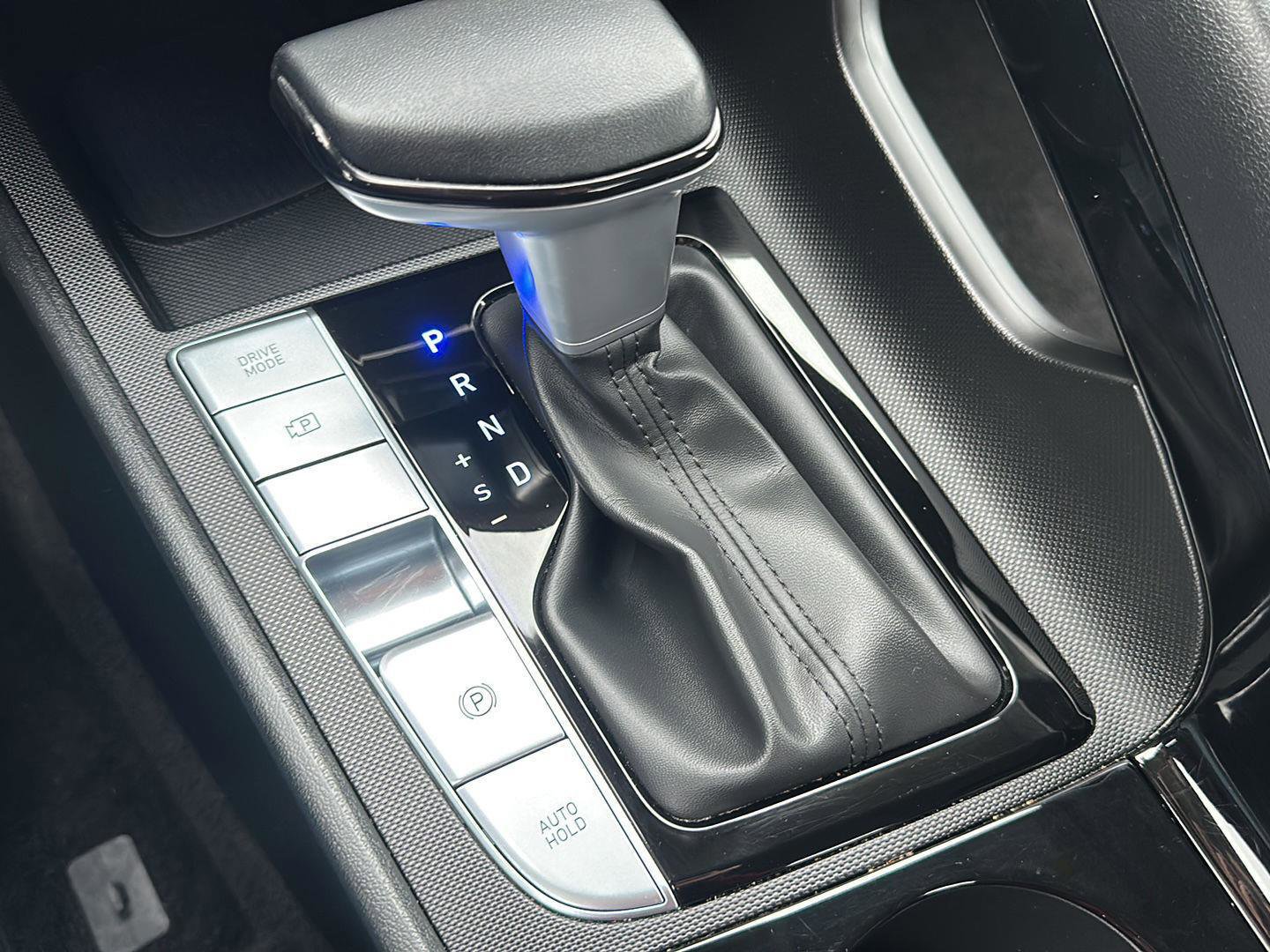 Used 2025 Hyundai Elantra Limited image 21