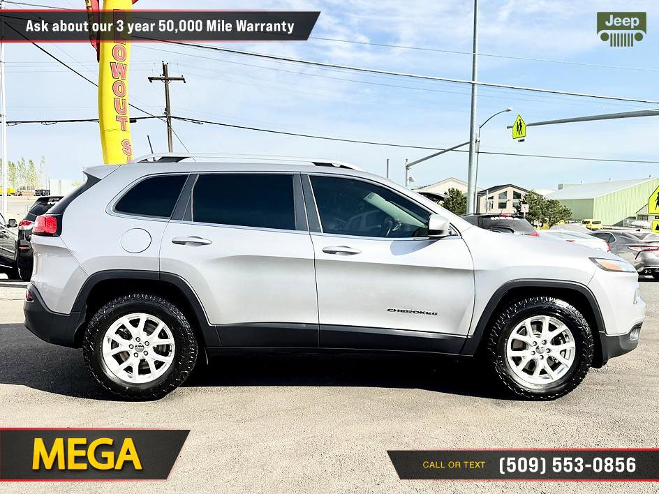 Used 2017 Jeep Cherokee Latitude AWD/4WD image 13