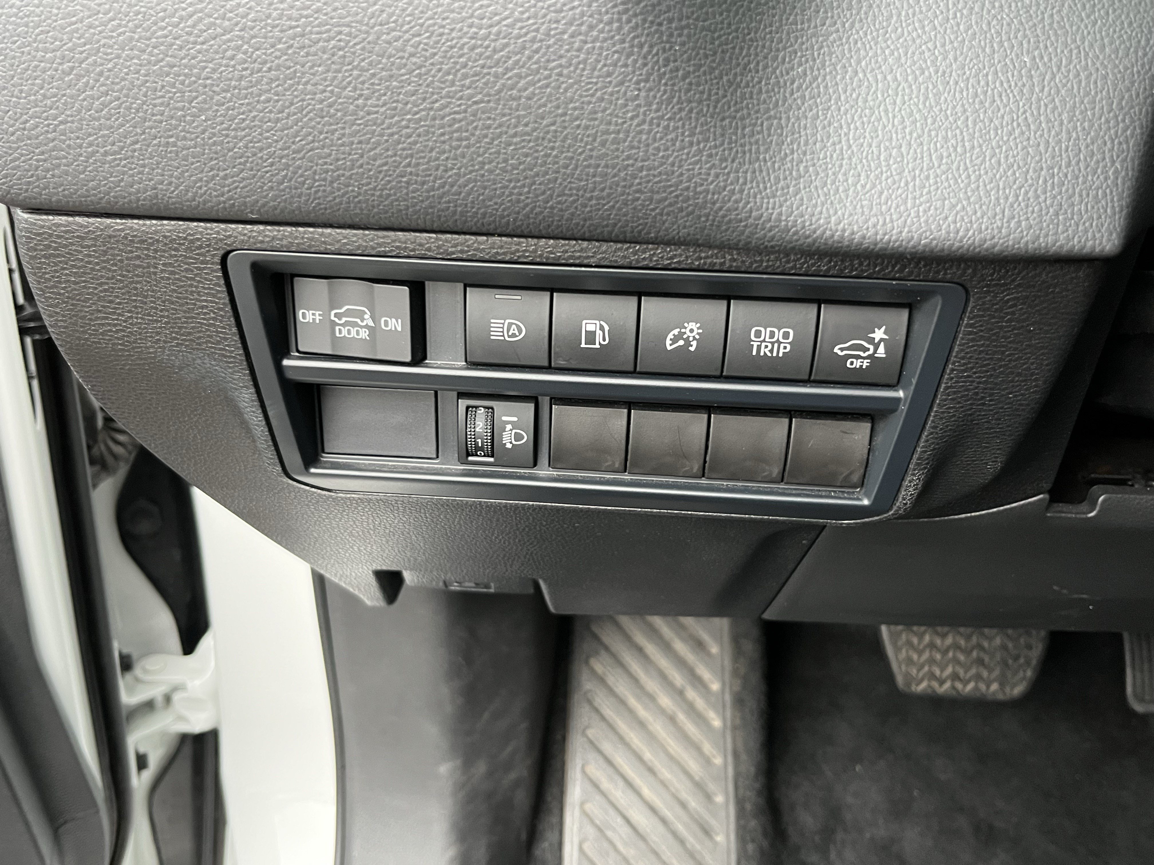 Certified 2025 Toyota Sequoia SR5 AWD/4WD image 28