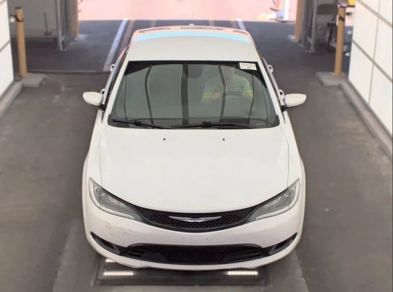 Used 2015 Chrysler 200 S FWD image 3