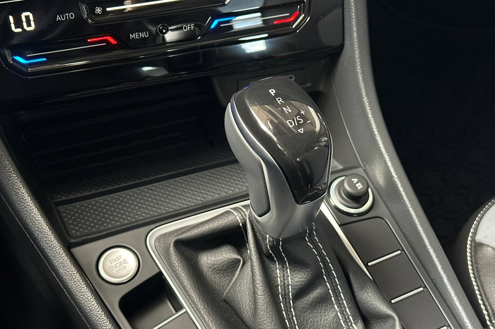 New 2026 Volkswagen Jetta SE FWD image 18