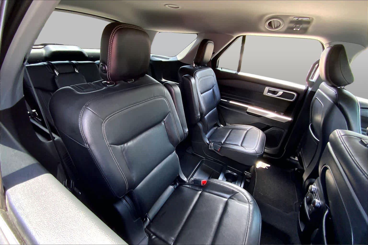 Used 2020 Ford Explorer XLT w/ Equipment Group 202A RWD image 19