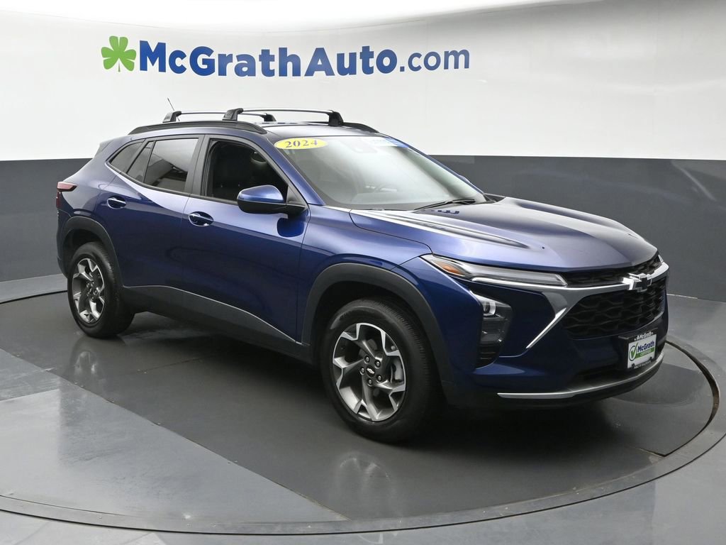 Used 2024 Chevrolet Trax LT w/ Driver Confidence Package image 2