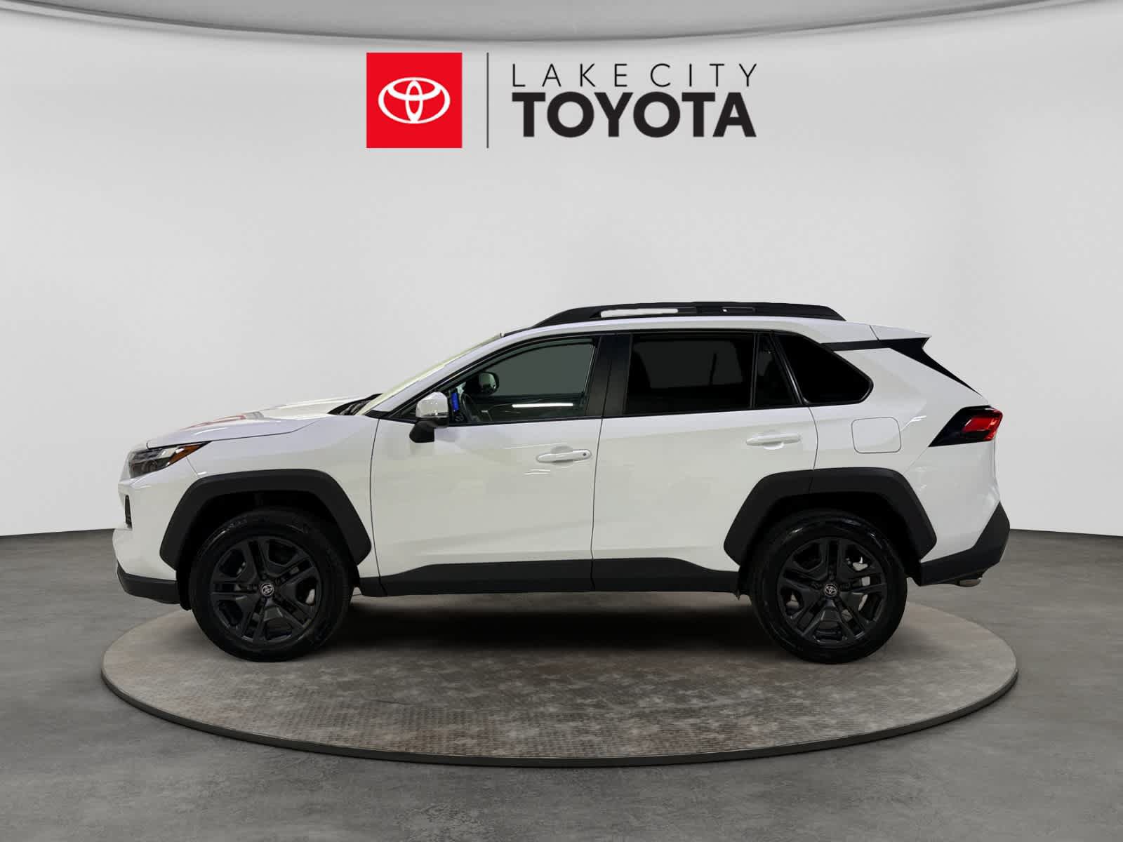 Used 2024 Toyota RAV4 Adventure AWD/4WD image 3