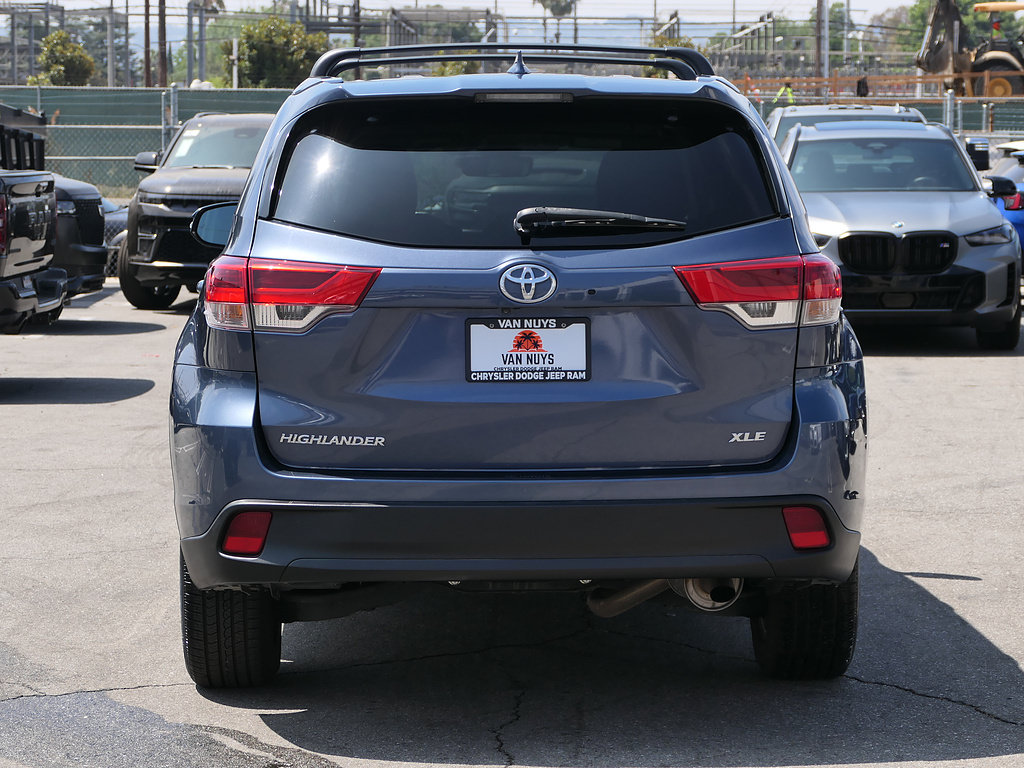 Used 2018 Toyota Highlander XLE FWD image 5