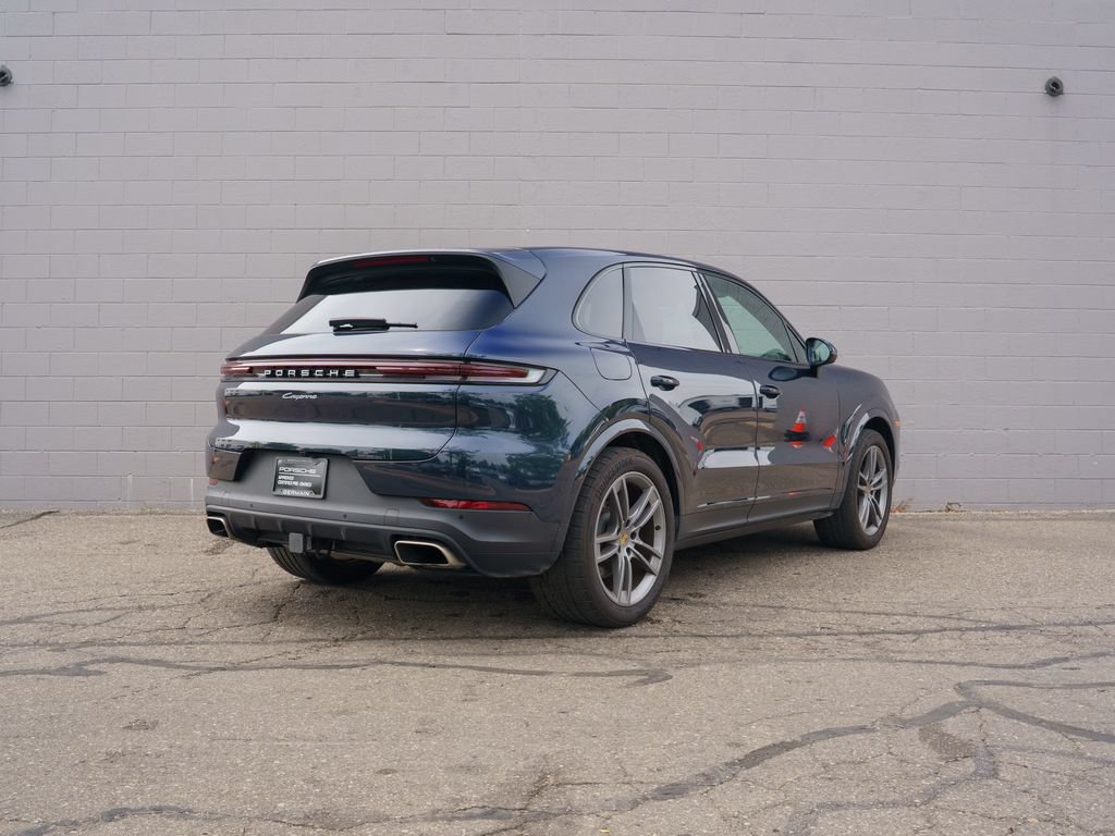 Used 2024 Porsche Cayenne AWD/4WD image 7