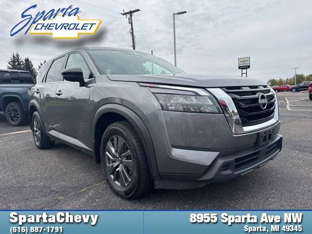 Used 2023 Nissan Pathfinder S image 1