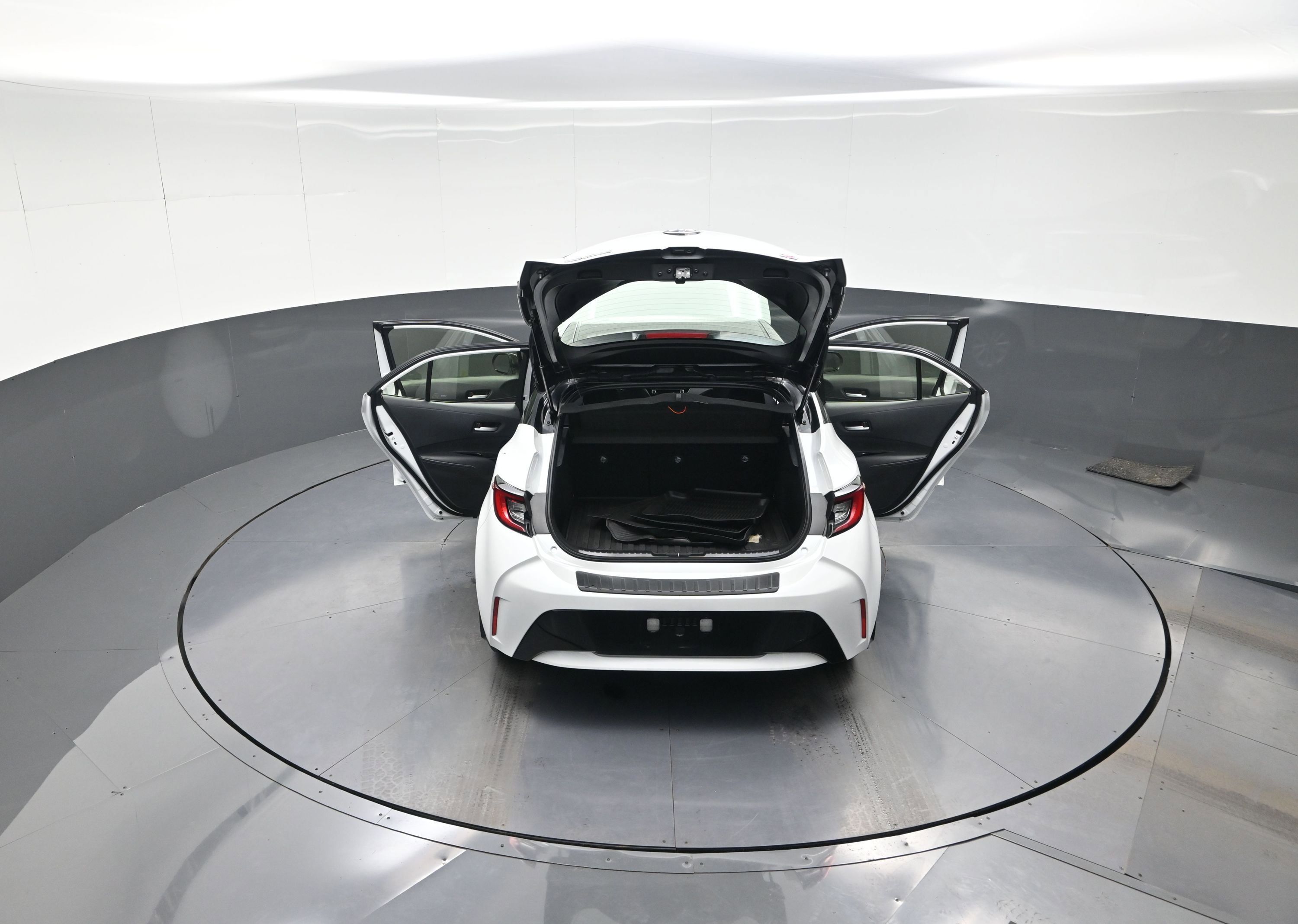 Used 2023 Toyota Corolla SE image 13