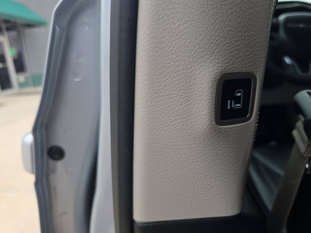 Used 2023 Chrysler Pacifica Touring-L FWD image 18