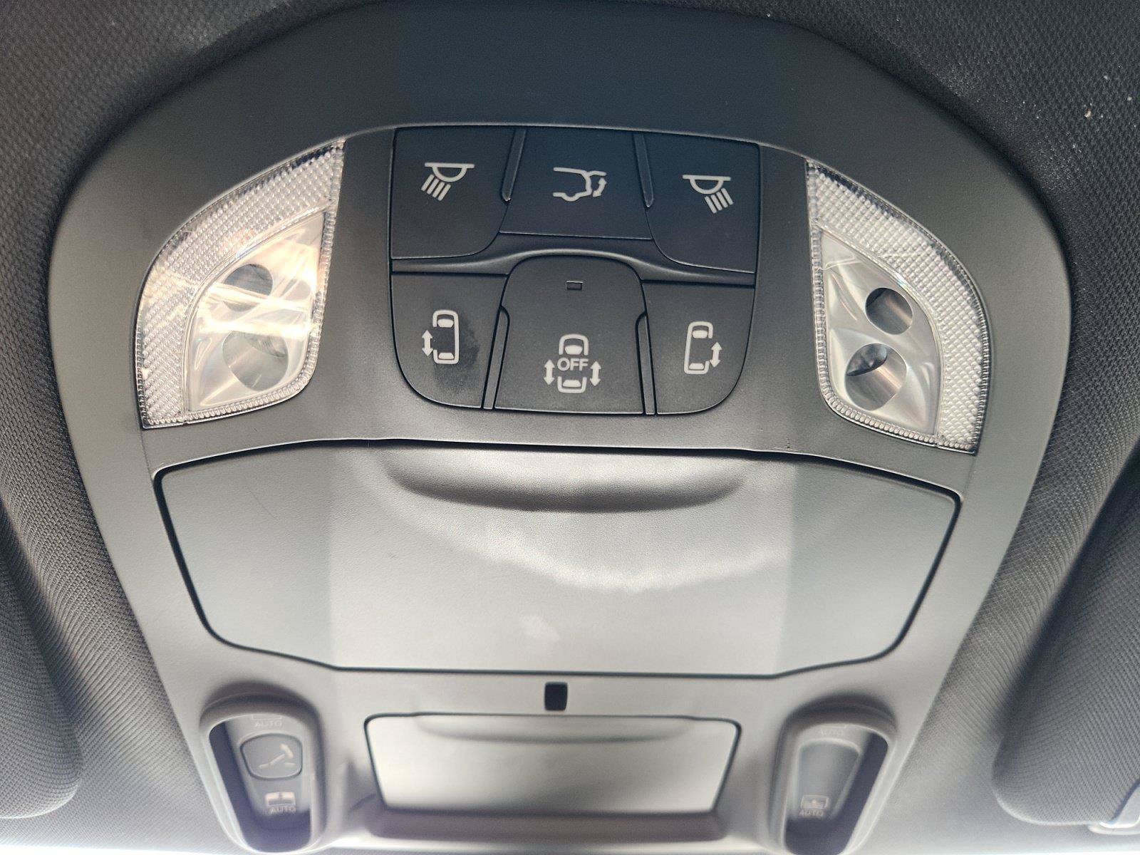 Used 2027 Chrysler Pacifica Limited FWD image 29