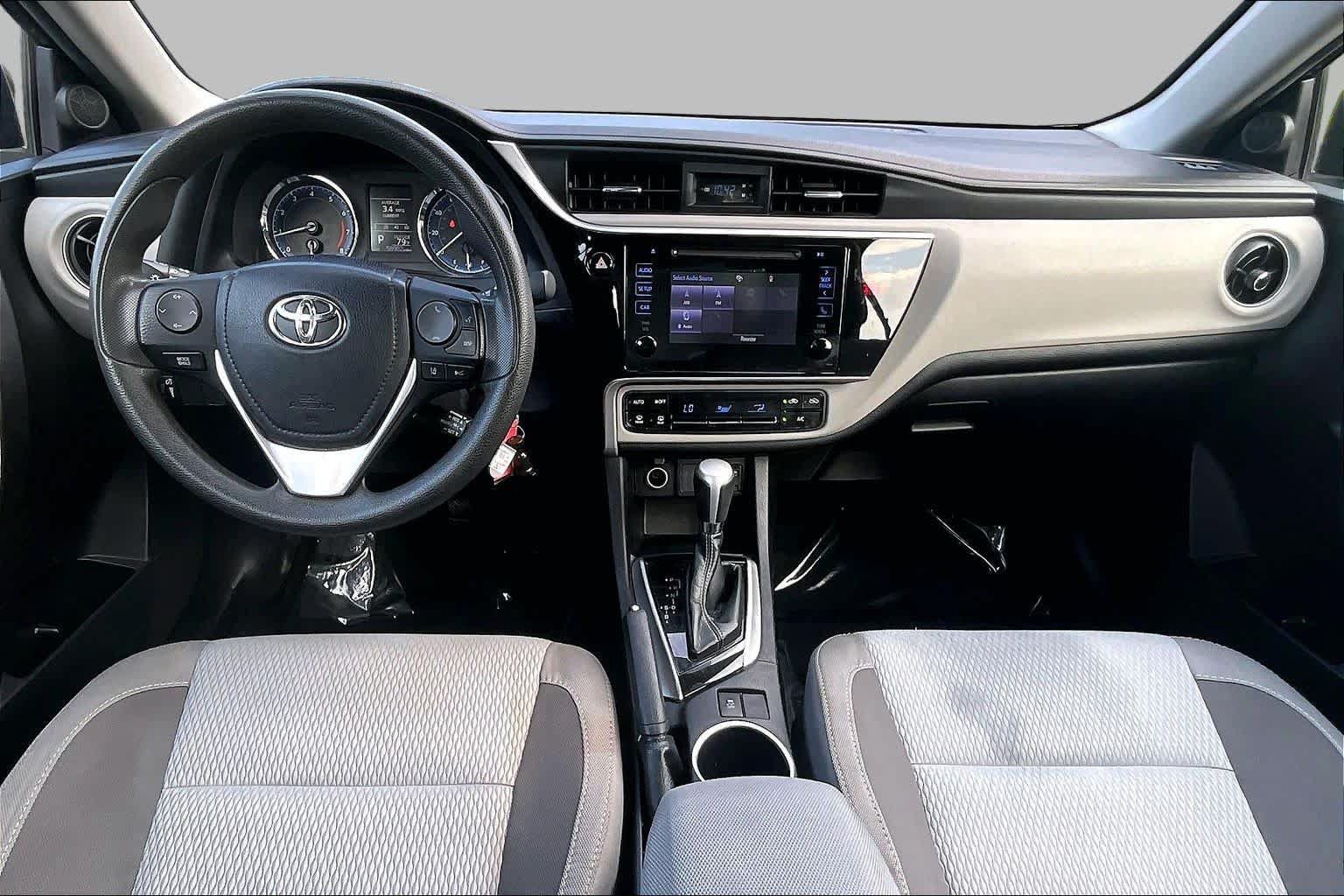 Used 2018 Toyota Corolla LE FWD image 15