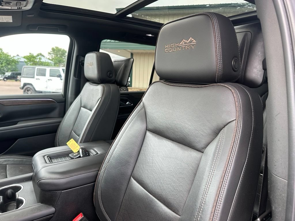 Used 2021 Chevrolet Tahoe High Country w/ Premium Package AWD/4WD image 13