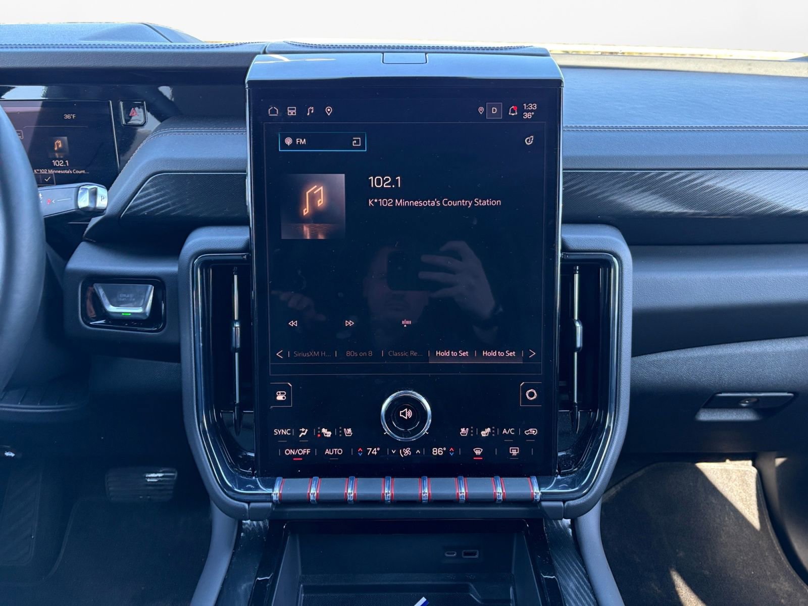 Used 2025 GMC Yukon XL AT4 image 11