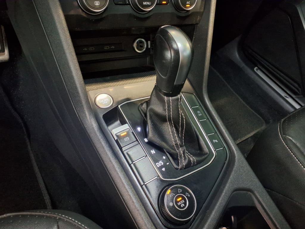 Used 2021 Volkswagen Tiguan SE R-Line image 25