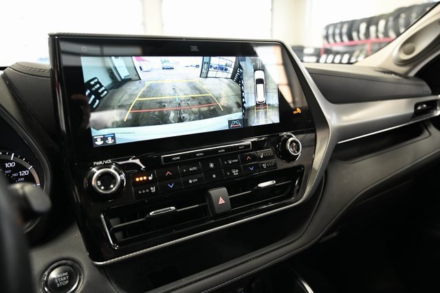 Used 2022 Toyota Highlander Platinum image 18