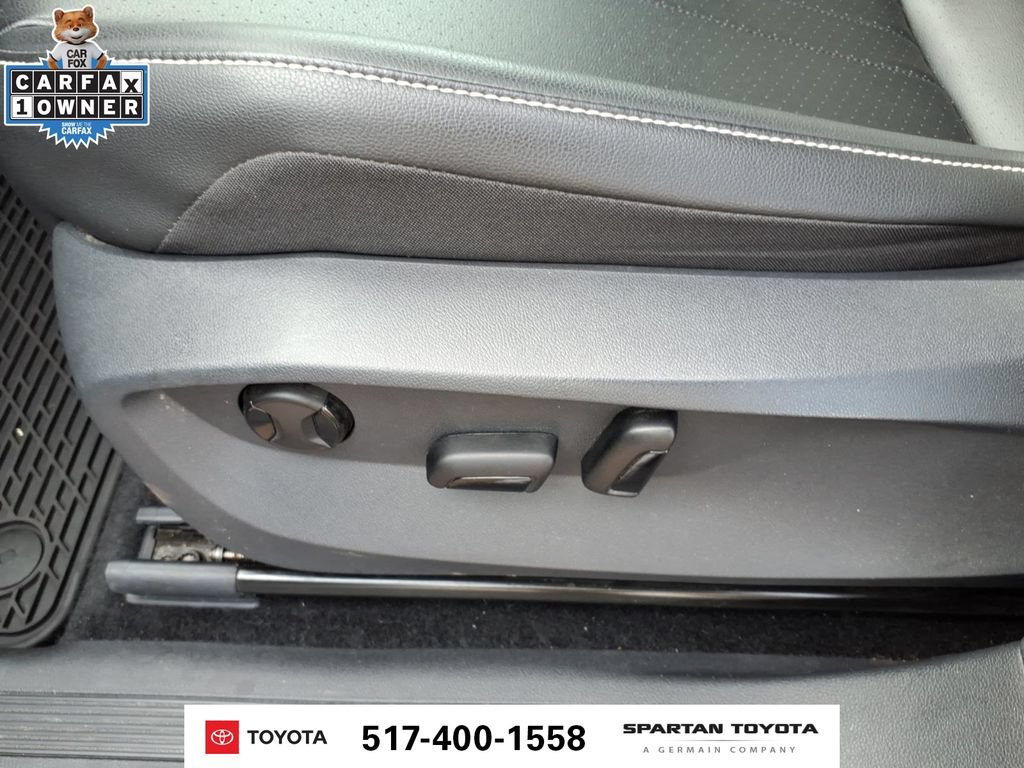 Used 2024 Volkswagen Tiguan SE AWD/4WD image 16