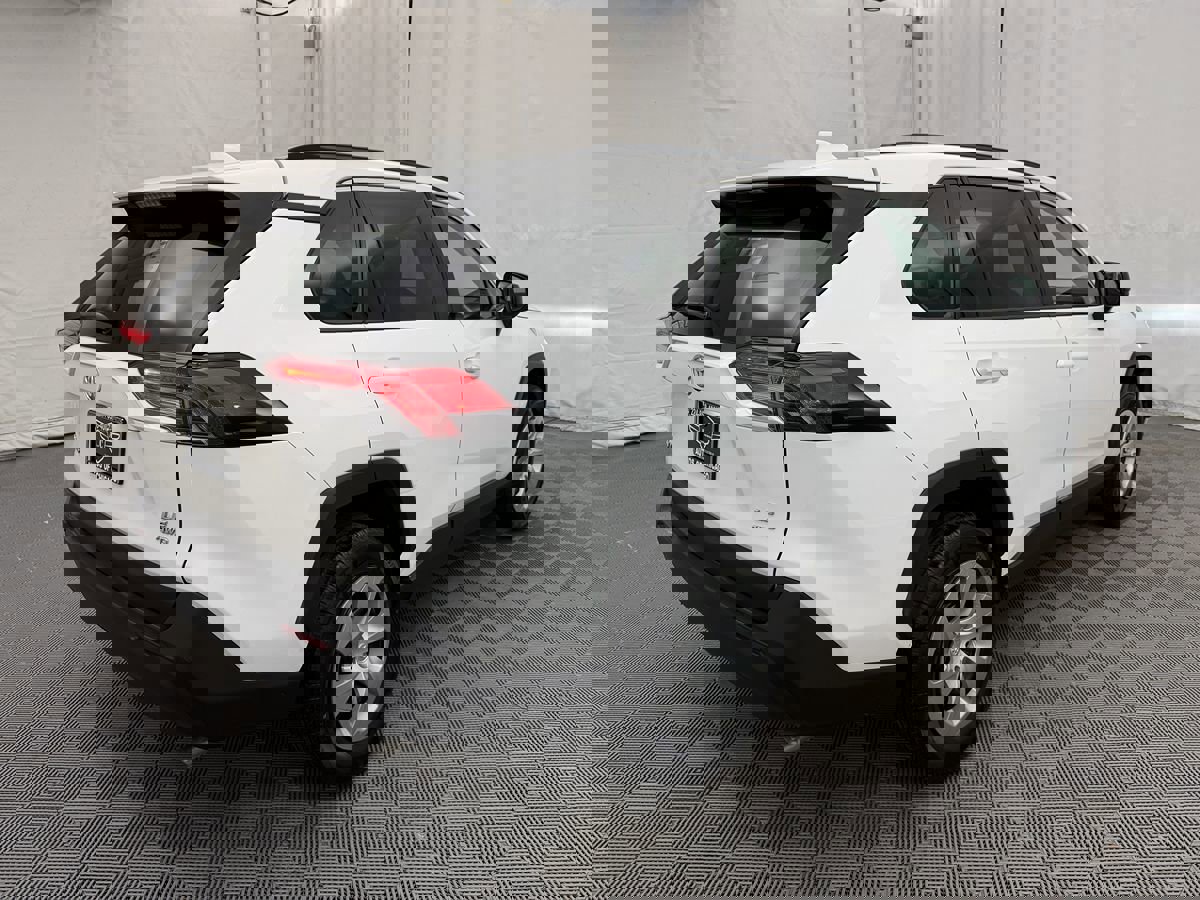 Used 2019 Toyota RAV4 LE image 5