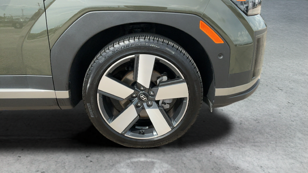 Used 2025 Hyundai Santa Fe Limited FWD image 25
