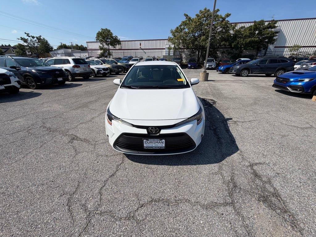 Used 2024 Toyota Corolla LE FWD video 2