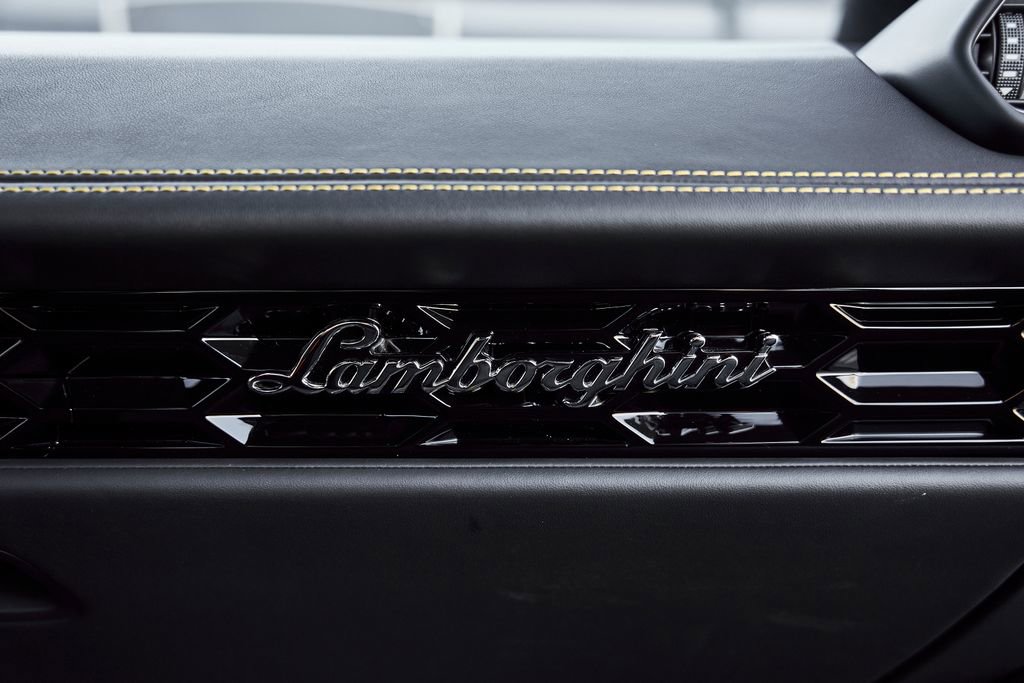 Used 2021 Lamborghini Huracan EVO image 41