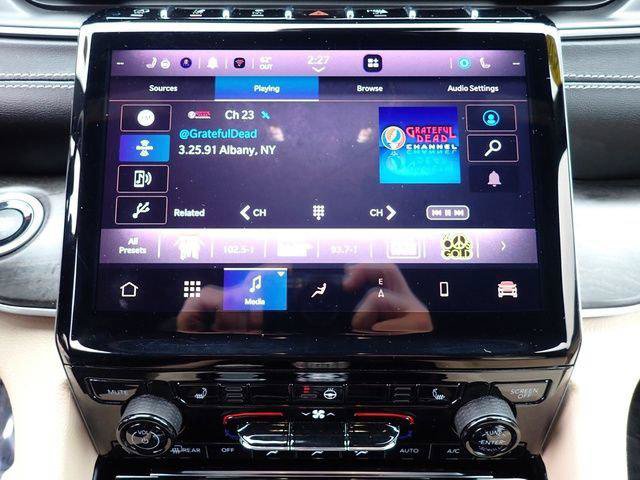 Certified 2023 Jeep Grand Cherokee Limited AWD/4WD image 25