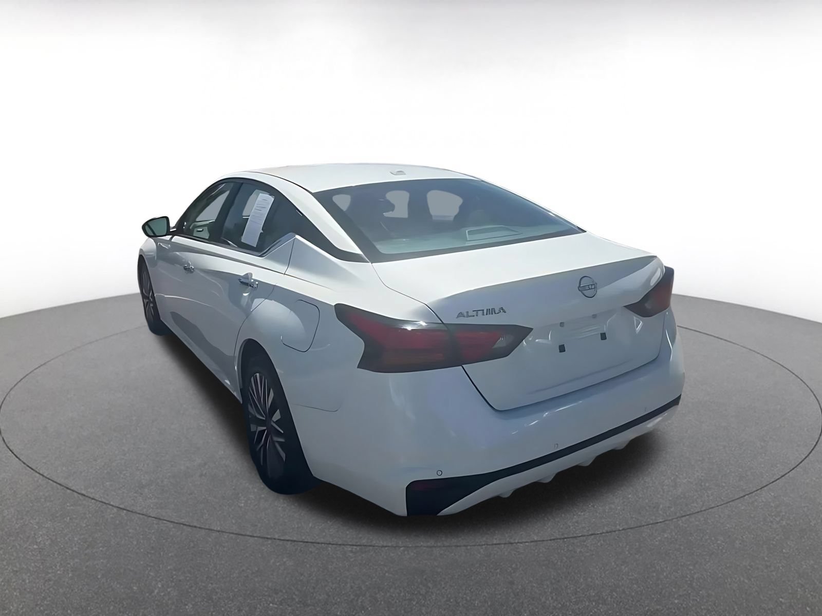 Used 2025 Nissan Altima 2.5 SV FWD image 14