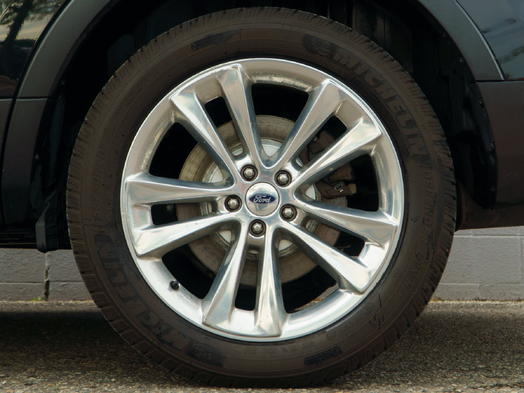 Used 2018 Ford Explorer Limited w/ Equipment Group 301A AWD/4WD image 13